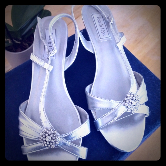 silver strappy wedding shoes